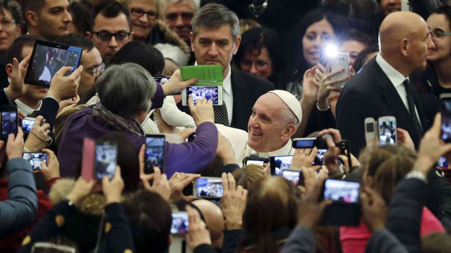 Il Papa ai terremotati: ricostruire i cuori, non solo le case