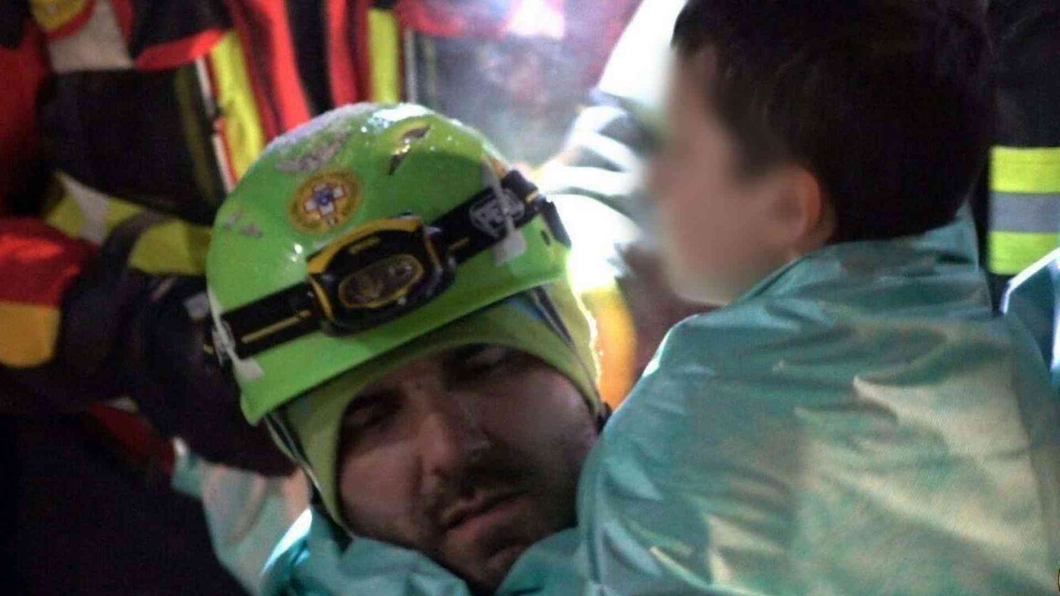 Nove persone già in salvo, 23 i dispersi e 5 le vittime