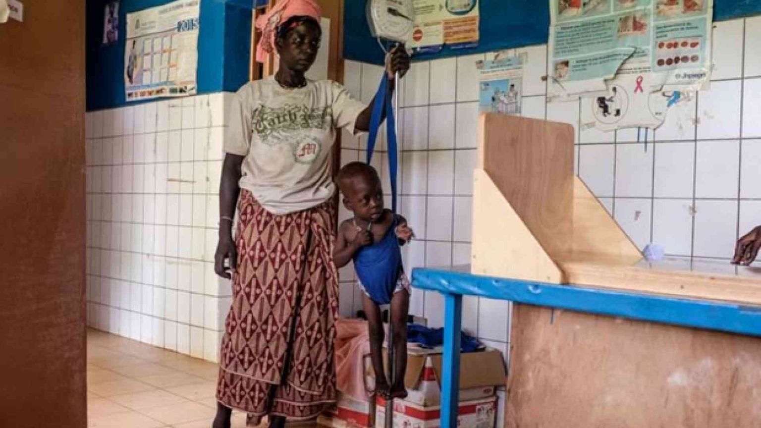 Mangia che diventi grande: così si curano i bimbi malnutriti del Burkina
