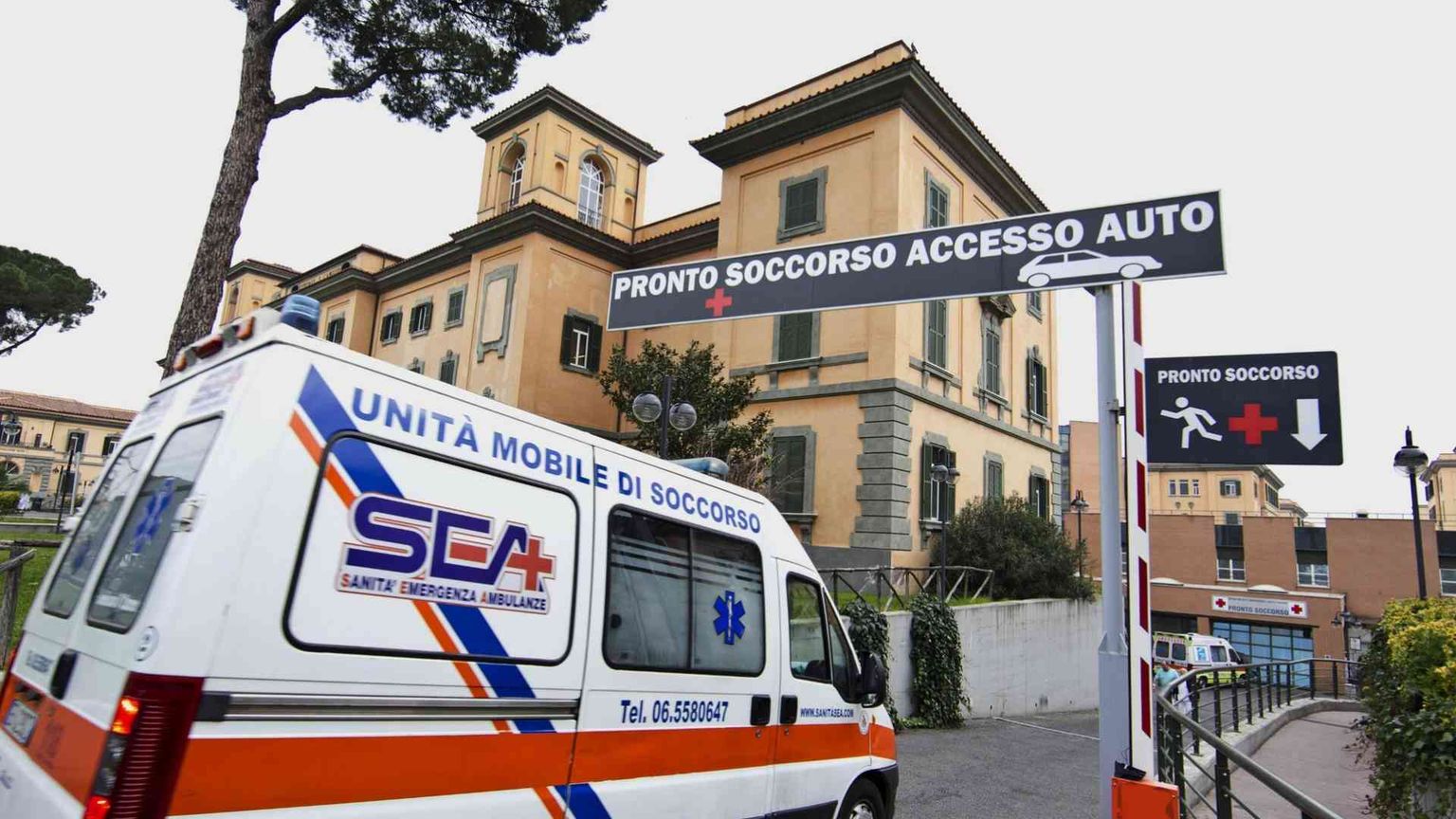 Si assumono solo medici non obiettori. Don Arice (Cei): snaturata la 194