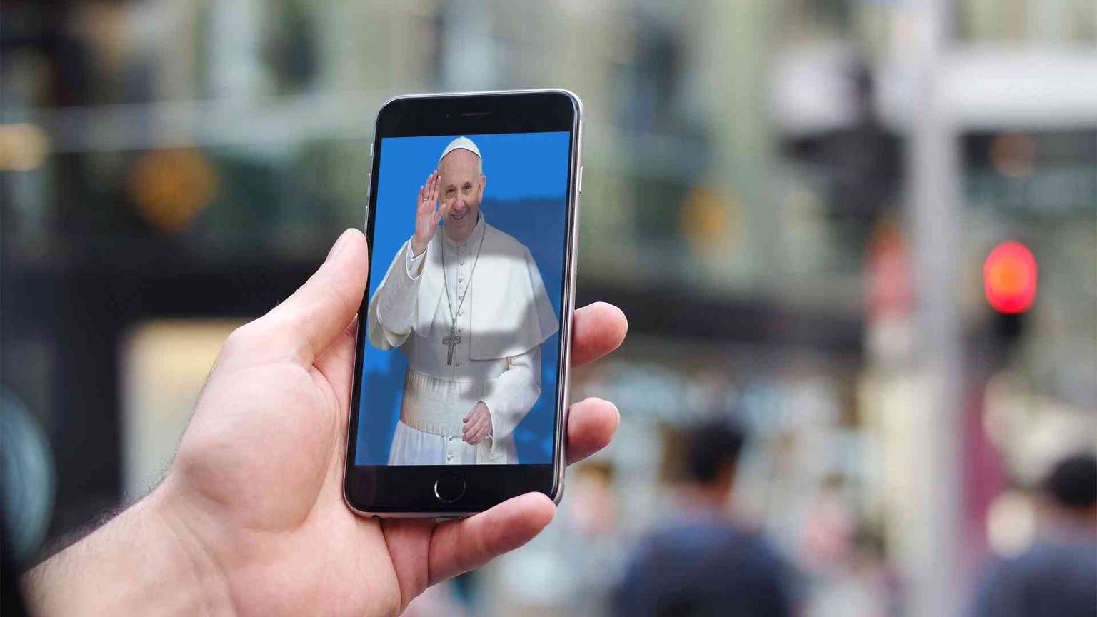 Cosa pensa Papa Francesco dei social