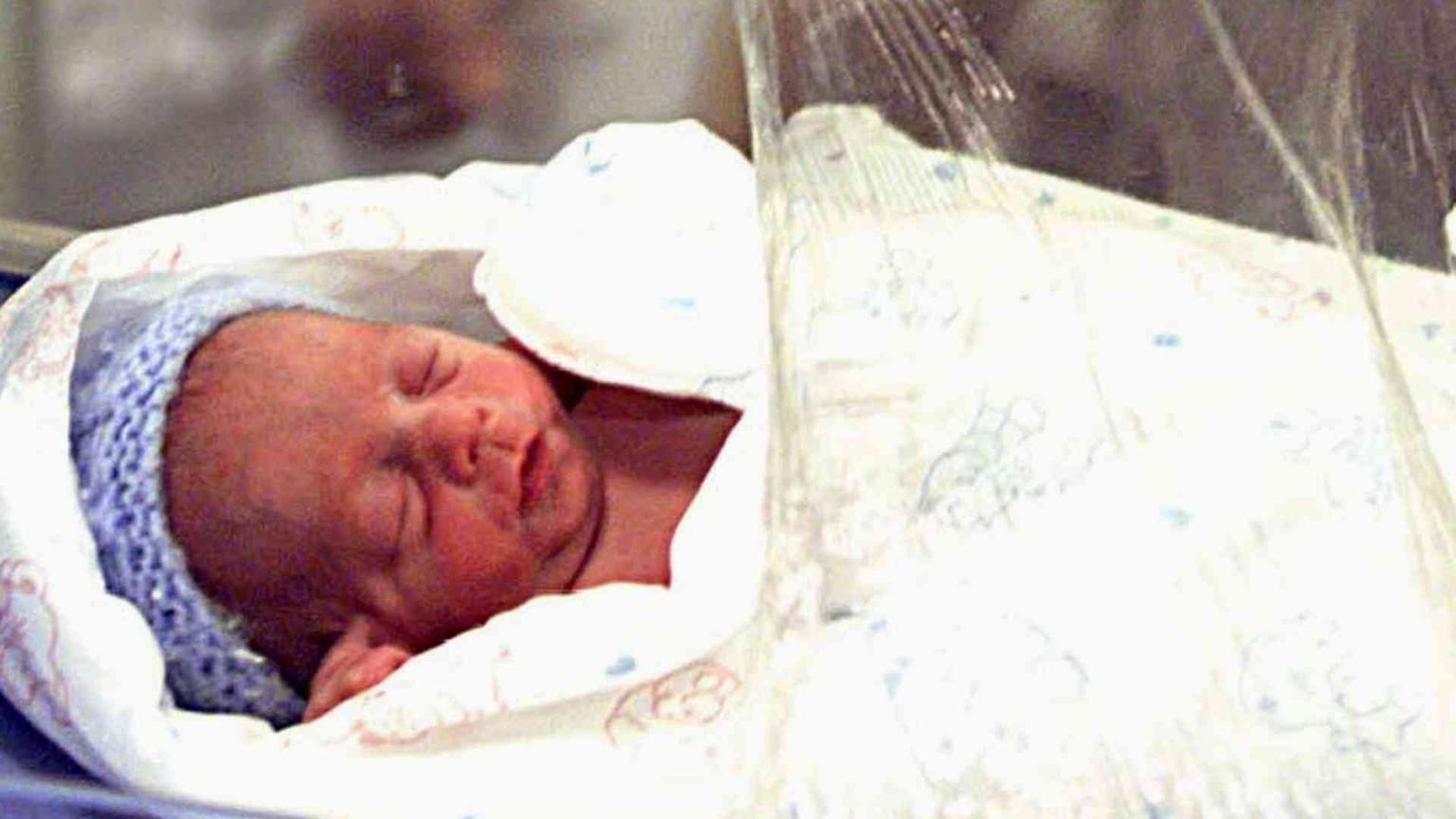 Tribunale riconosce figli da utero in affitto a coppia gay