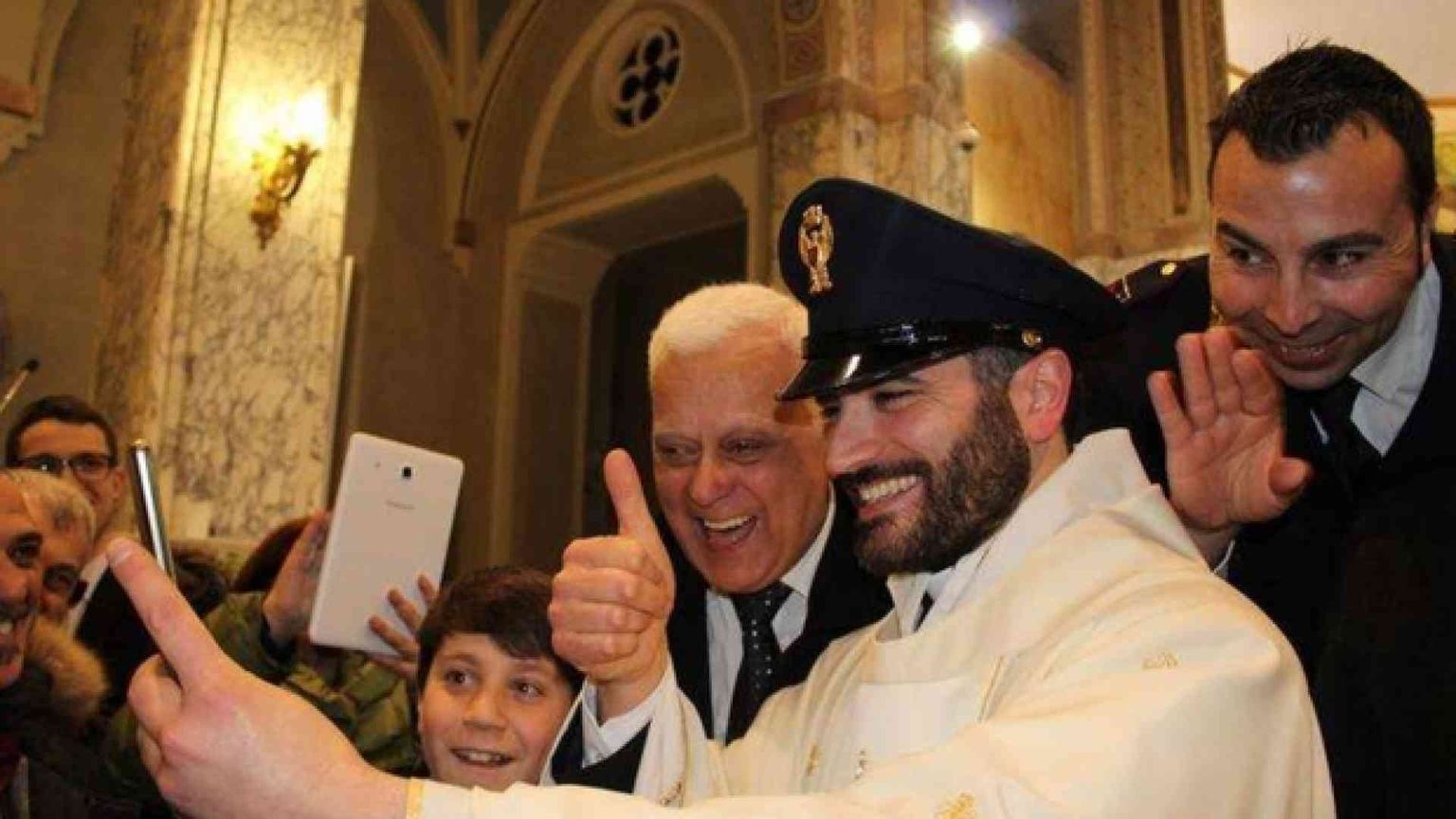 Don Ernesto: da poliziotto a prete per servire gli altri