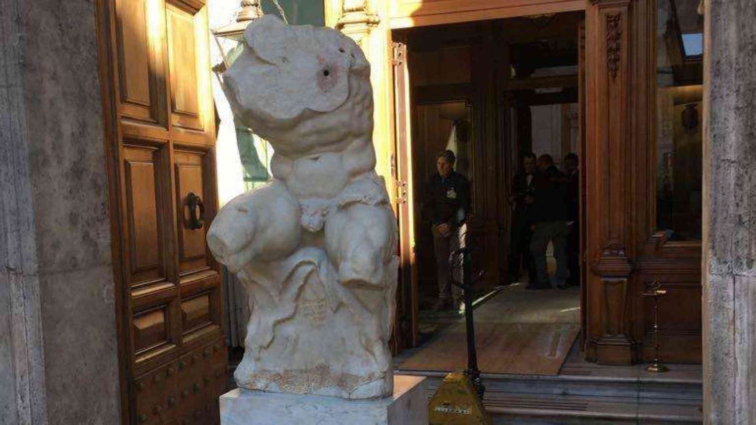 Il Torso del Belvedere trasportato dai Musei Vaticani al Senato