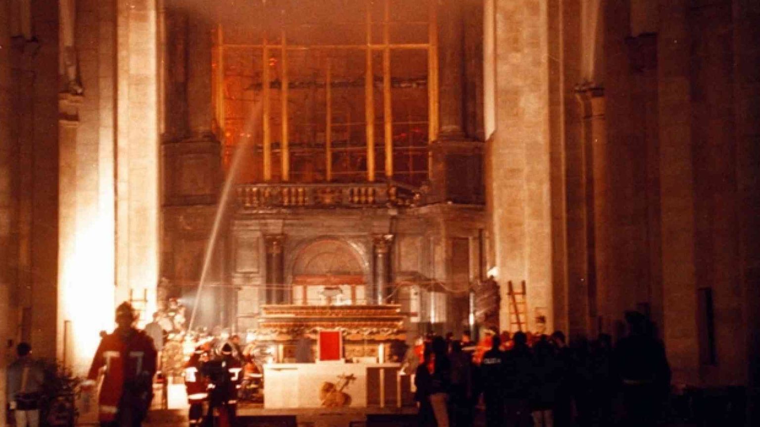 Il pompiere: «Così ho salvato la Sindone dalle fiamme»