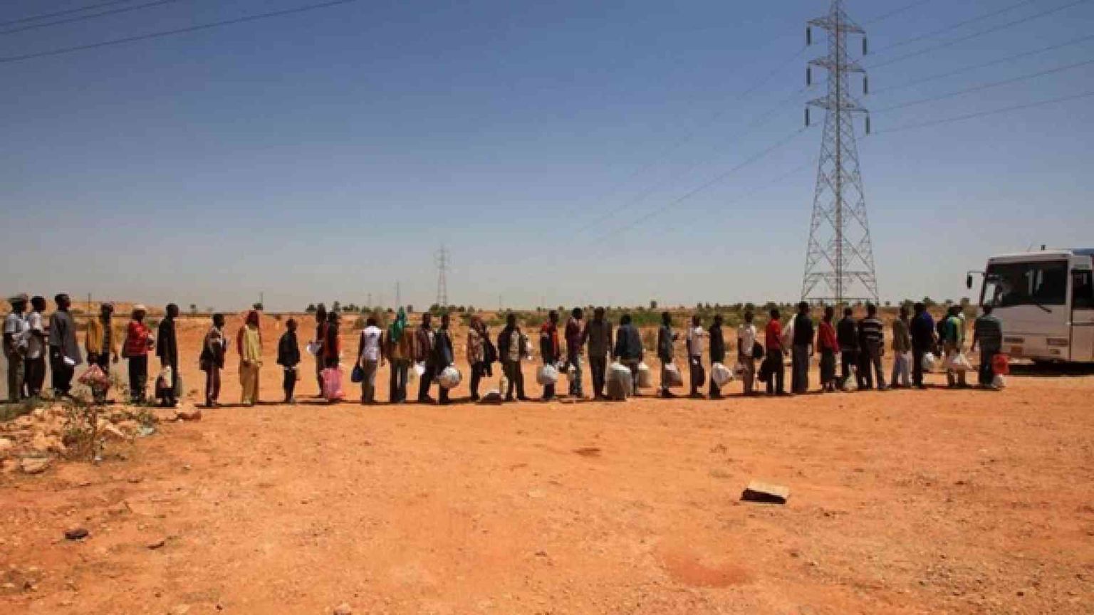 Gli schiavi del 2017: migranti rapiti e venduti al mercato