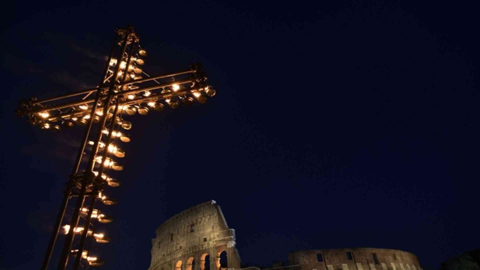 La preghiera di Papa Francesco: i nostri occhi sono pieni di vergogna