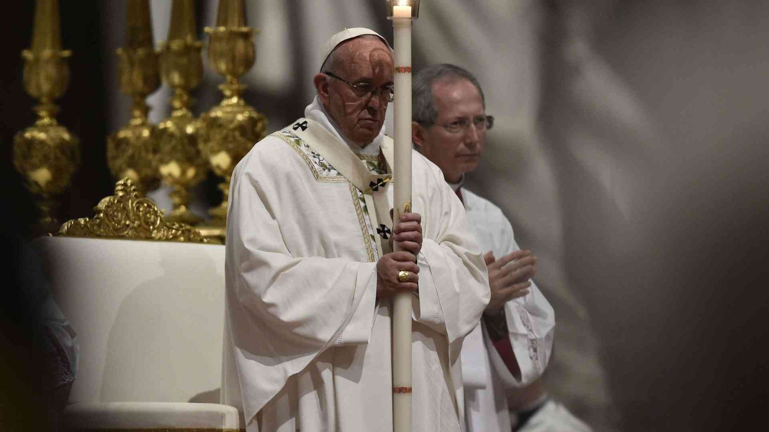 Cristo risorge nei volti di chi ha perso sogni e dignità