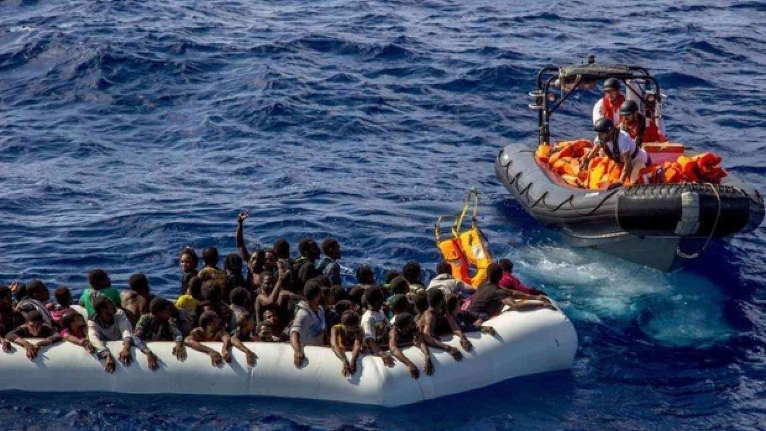 Almeno 100 migranti morti durante i soccorsi di Pasqua