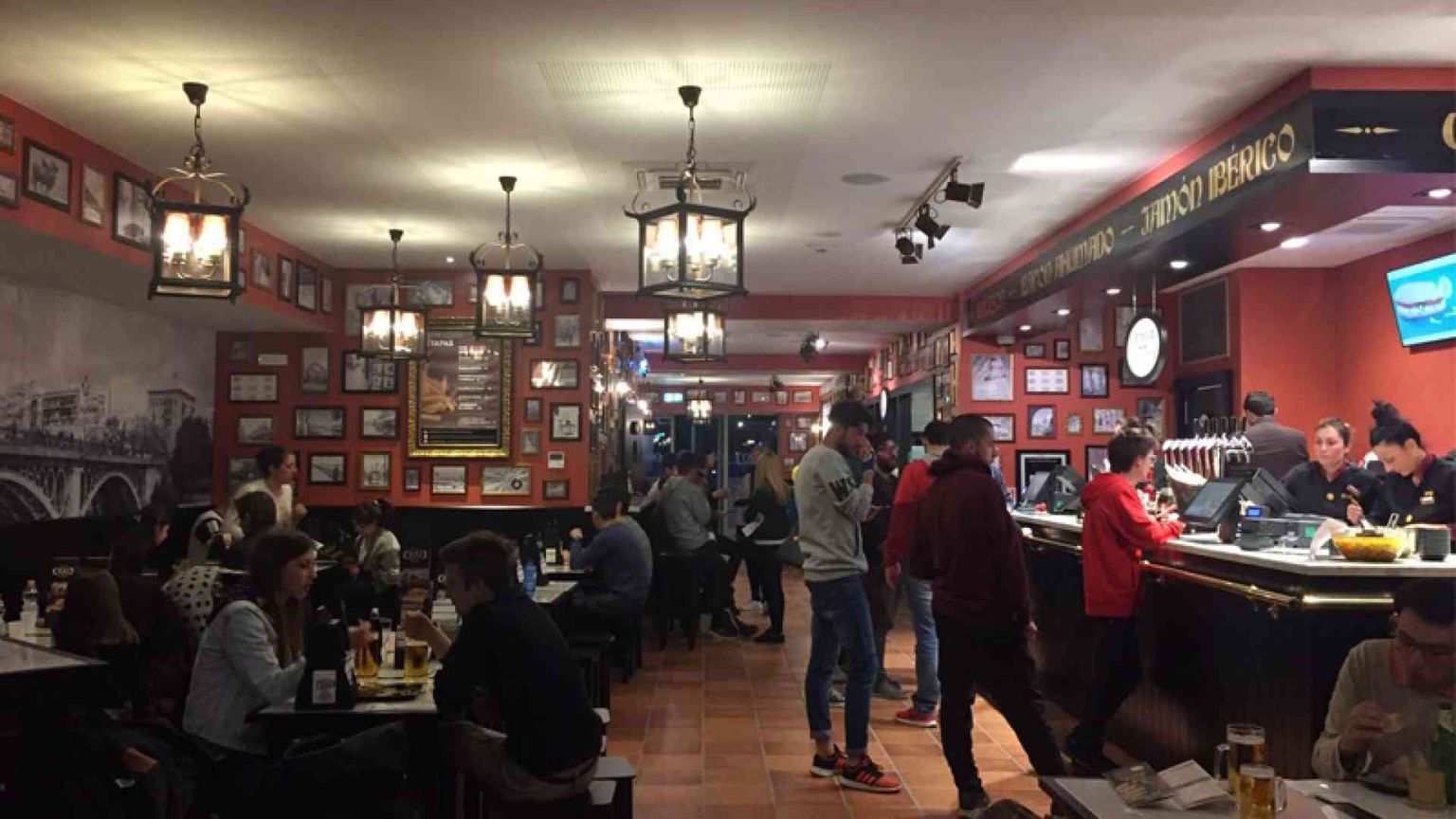 Nuove aperture e assunzioni in Italia