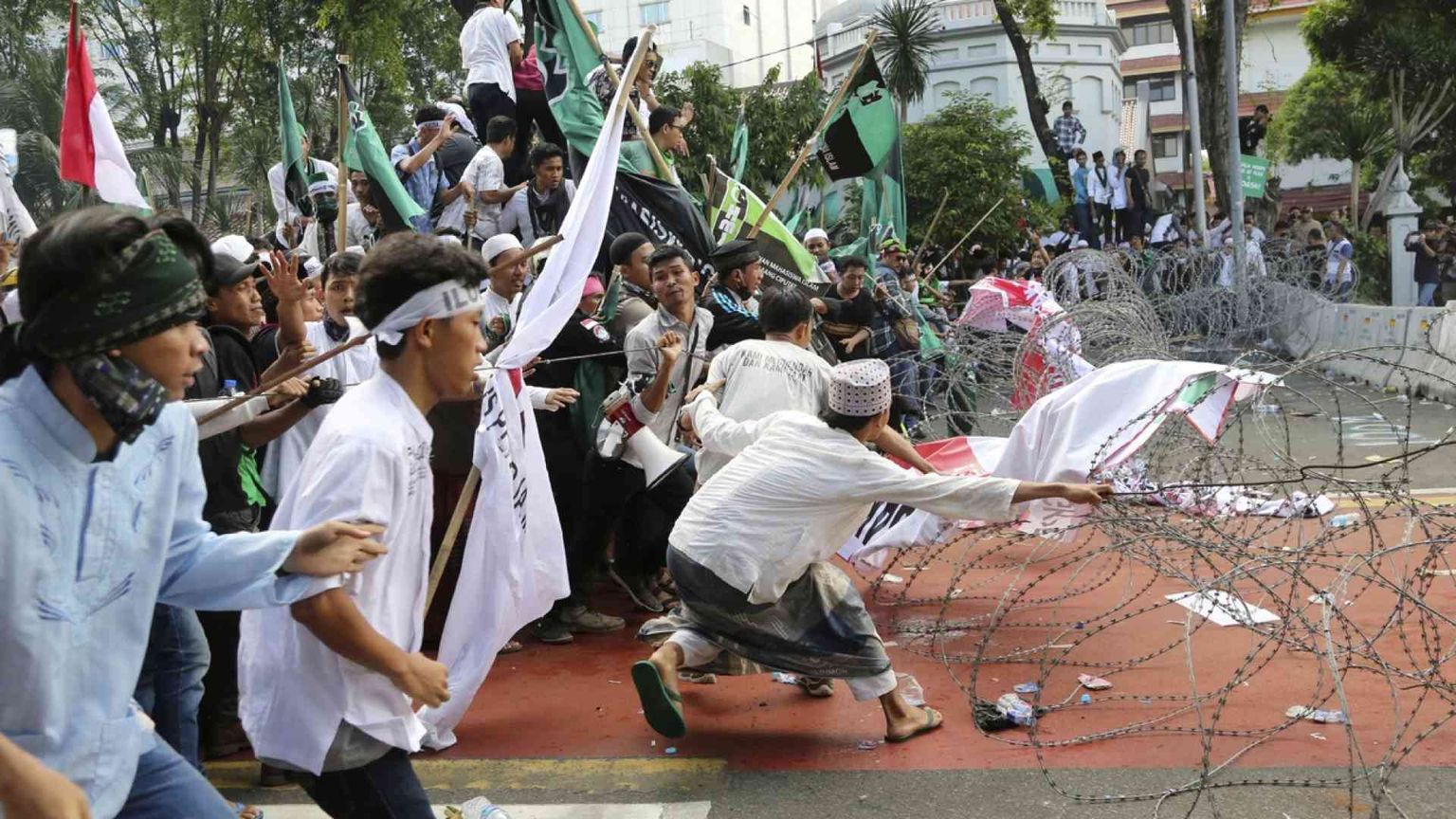 Cresce l'estremismo islamico; Indonesia un modello in crisi