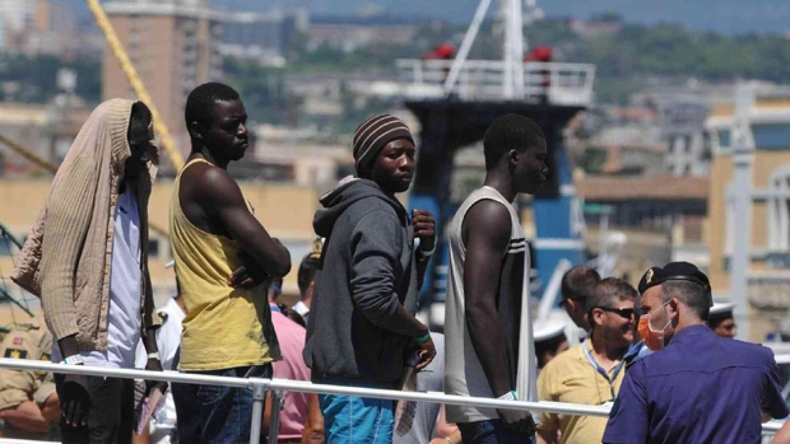 Le Ong: da «angeli del mare» a «complici degli scafisti»