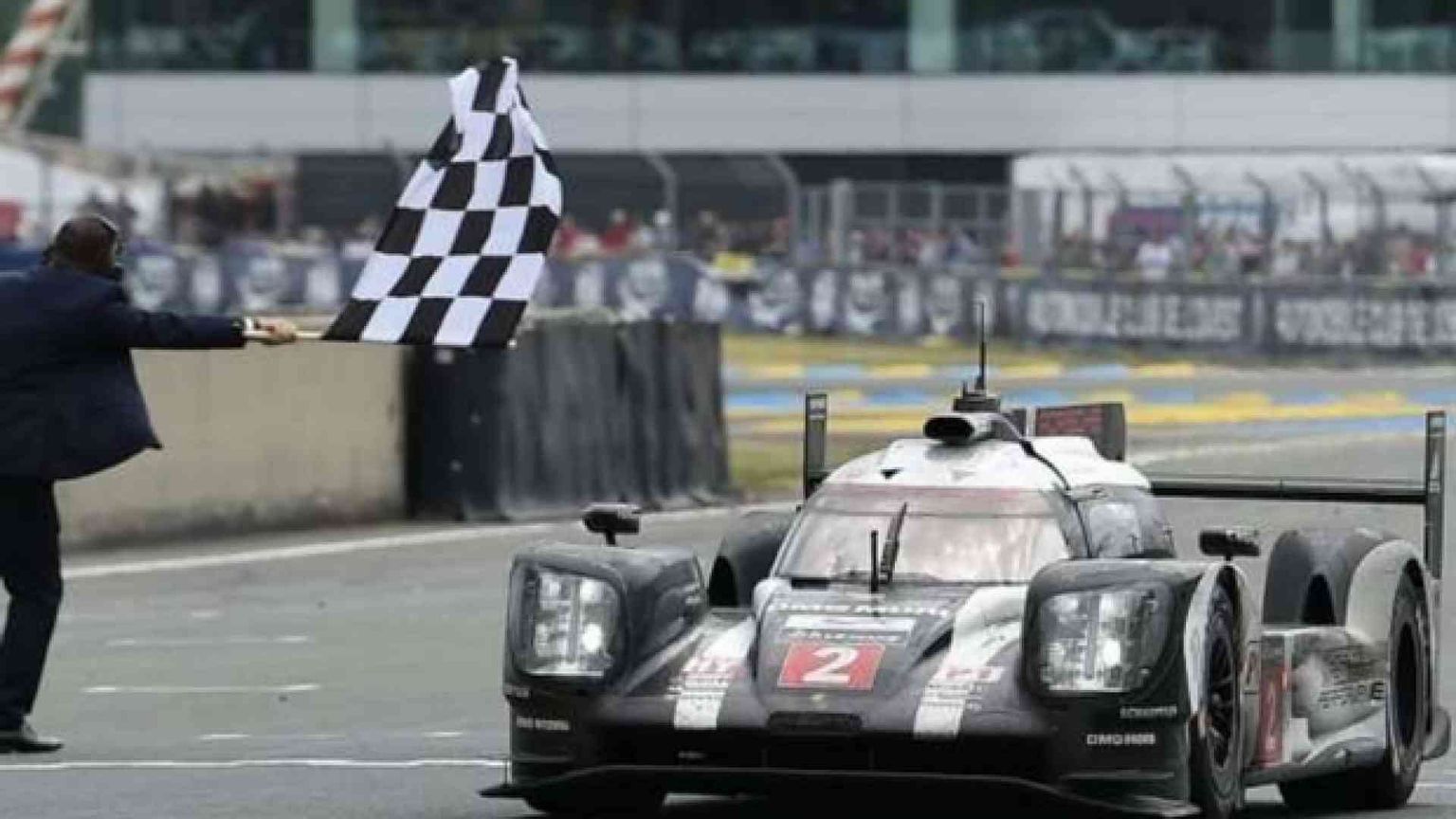 Storia e adrenalina, ma a Le Mans sfreccia il futuro