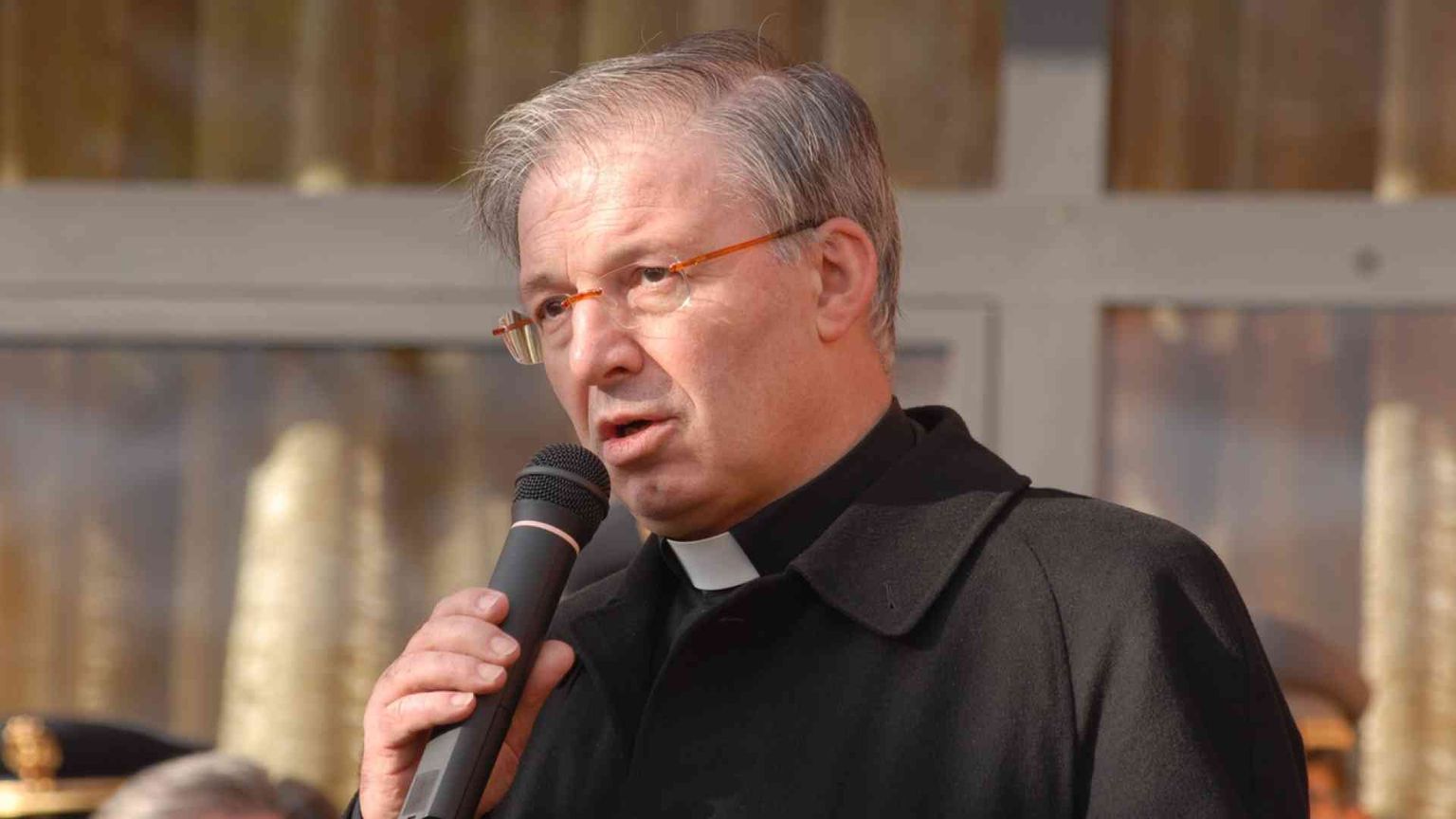 Abusi, don Mauro Inzoli dimesso dallo stato clericale