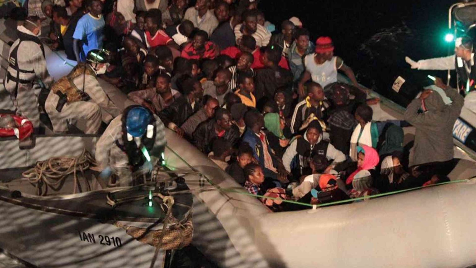 Scontro tra Viminale e Ong sul codice di condotta per i salvataggi