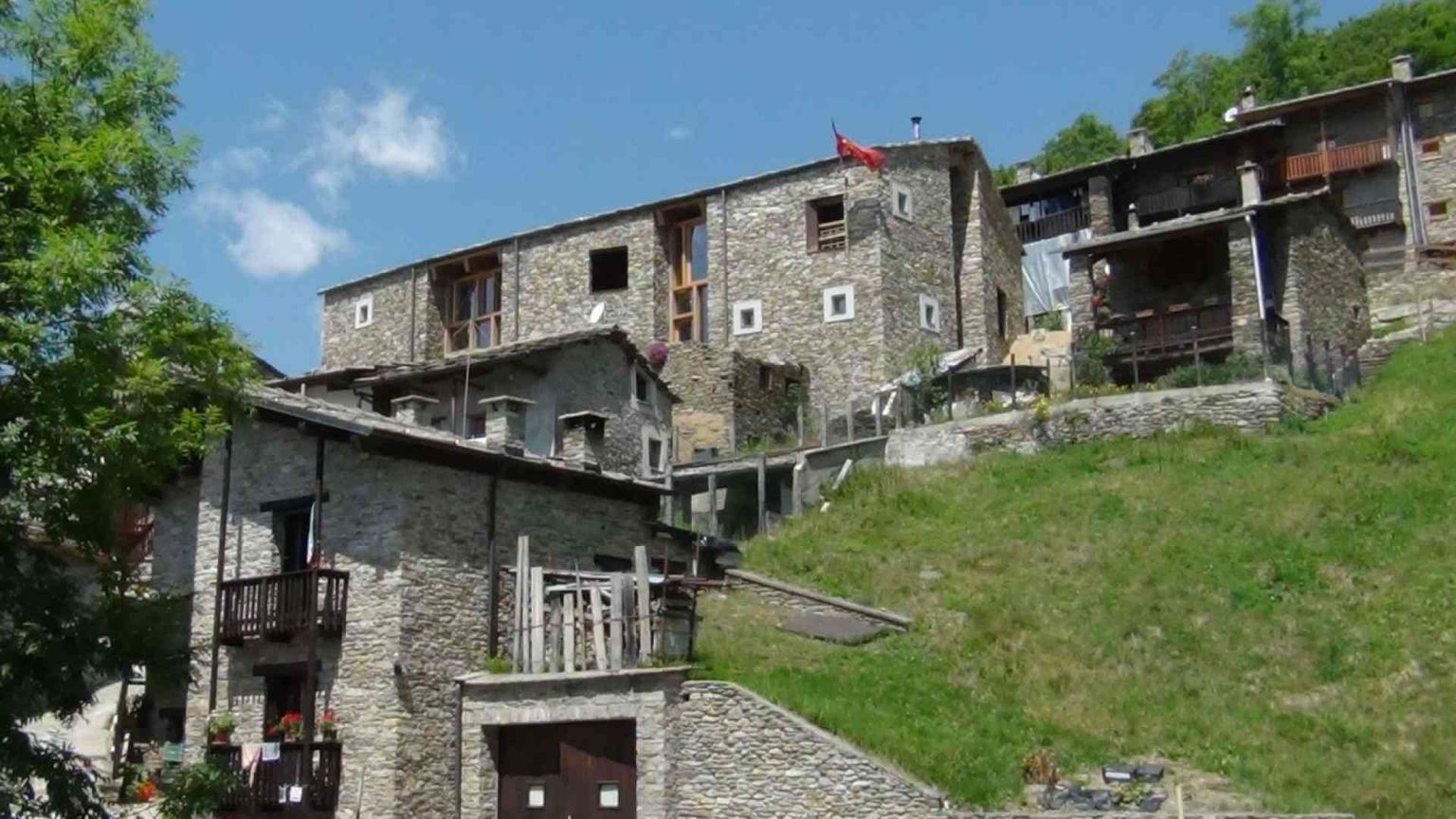 Ostana, arrivano i nuovi occitani e si ripopola la montagna