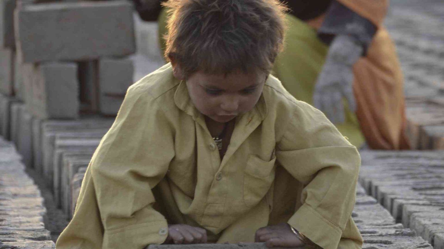 Famiglie schiave a vita per debiti di pochi euro. E una donna sfida le gang