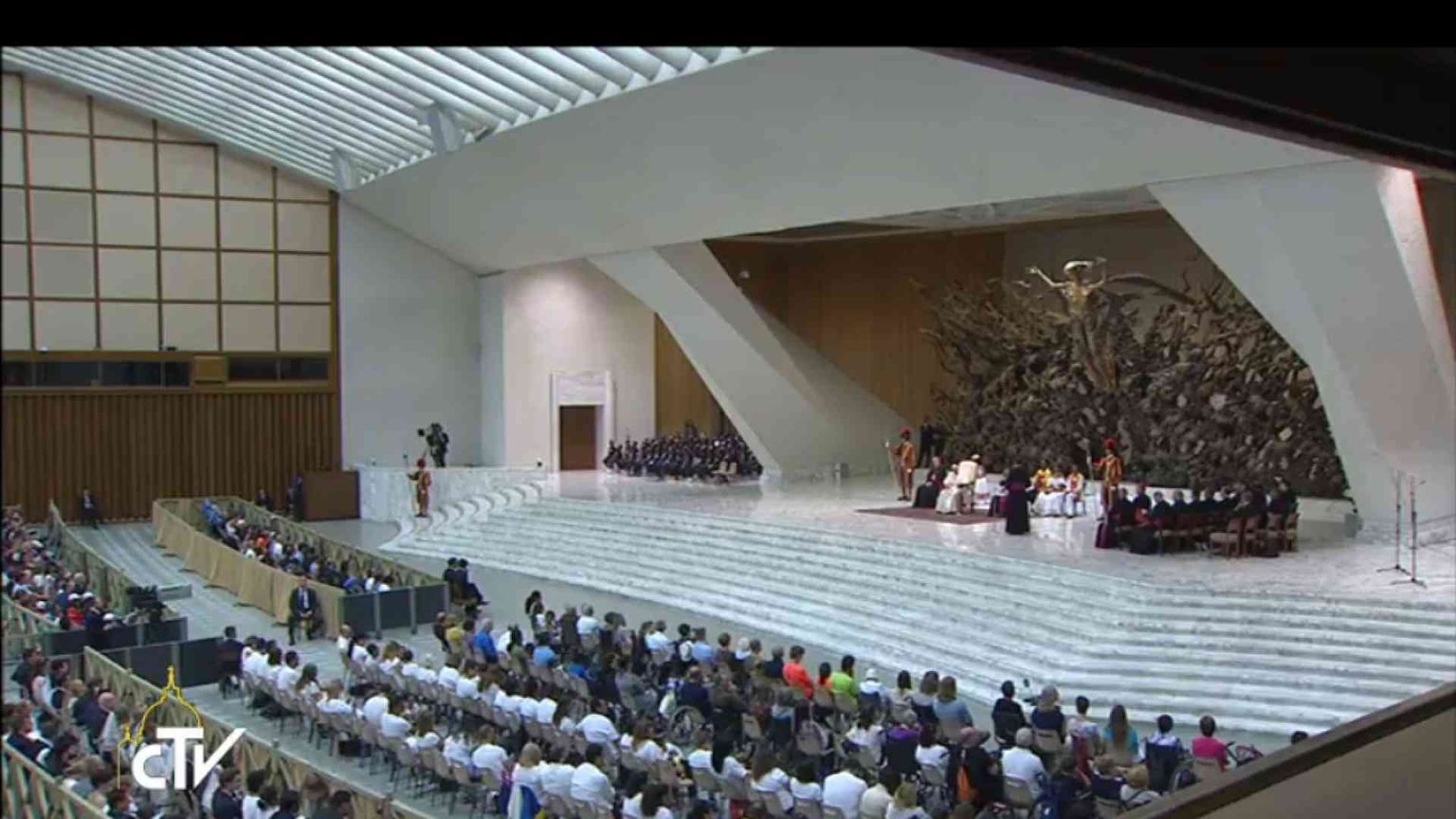 Il Papa: imparate e ricordate la data del battesimo