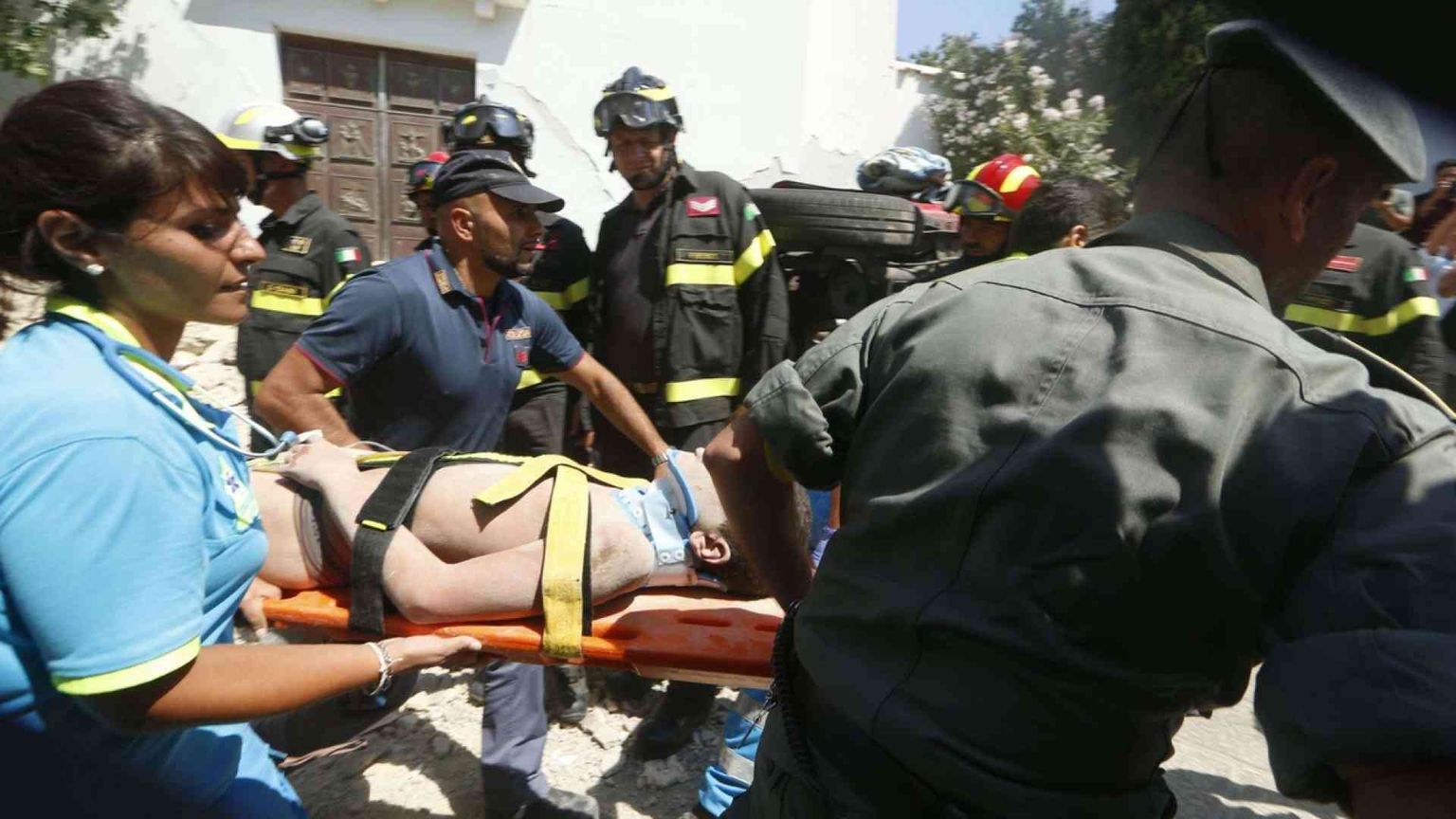 Terremoto a Ischia, due morti e 2.600 sfollati. Salvati tre fratellini