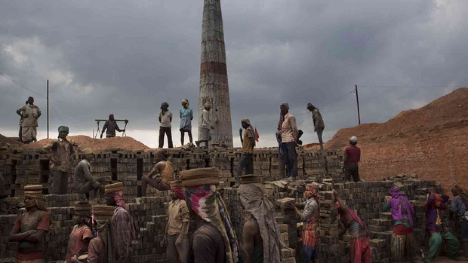 Quegli schiavi senza nome «incatenati» nelle fornaci