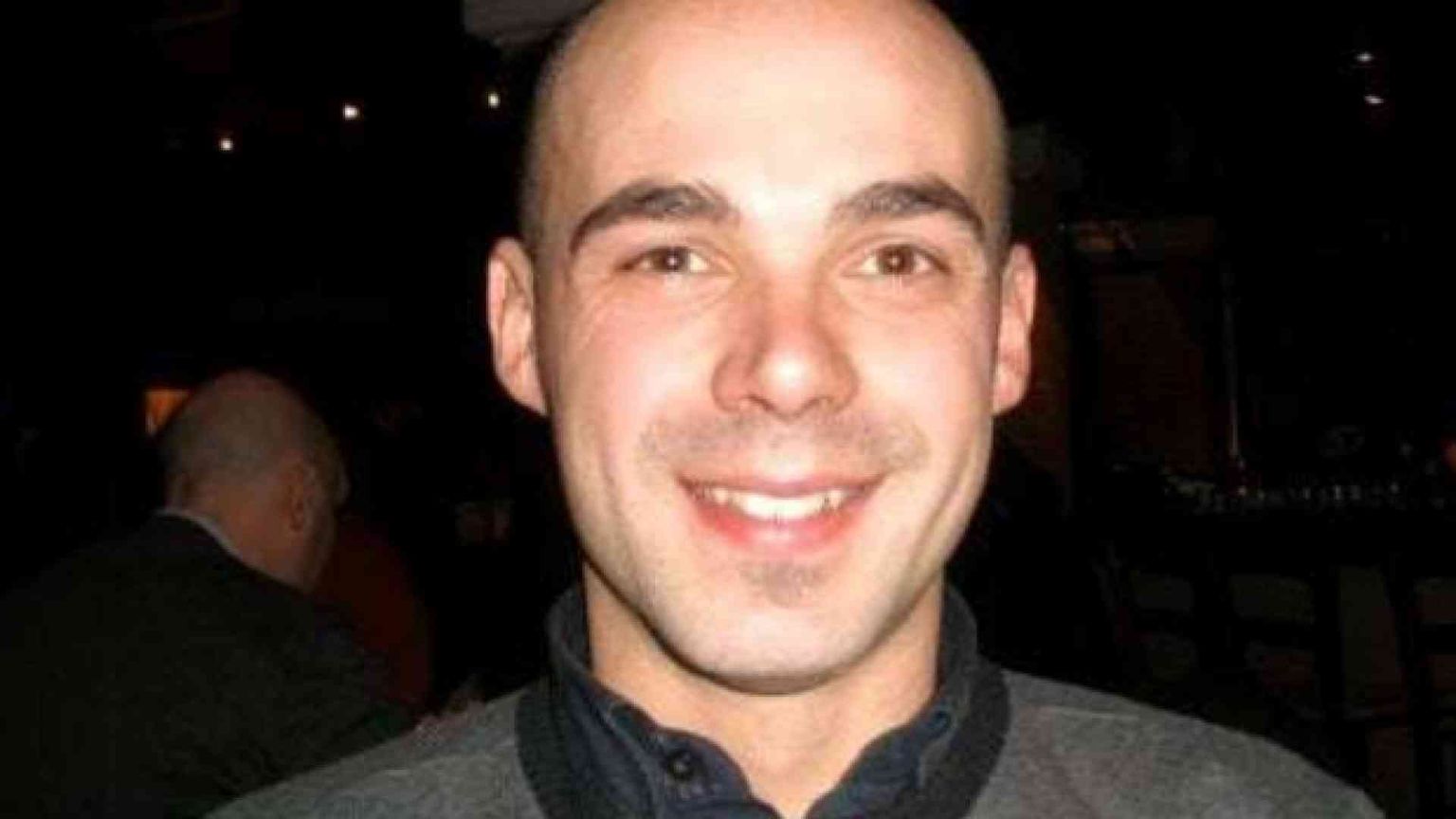 Il titolare muore (a 39 anni) e «dona» l'officina ai dipendenti