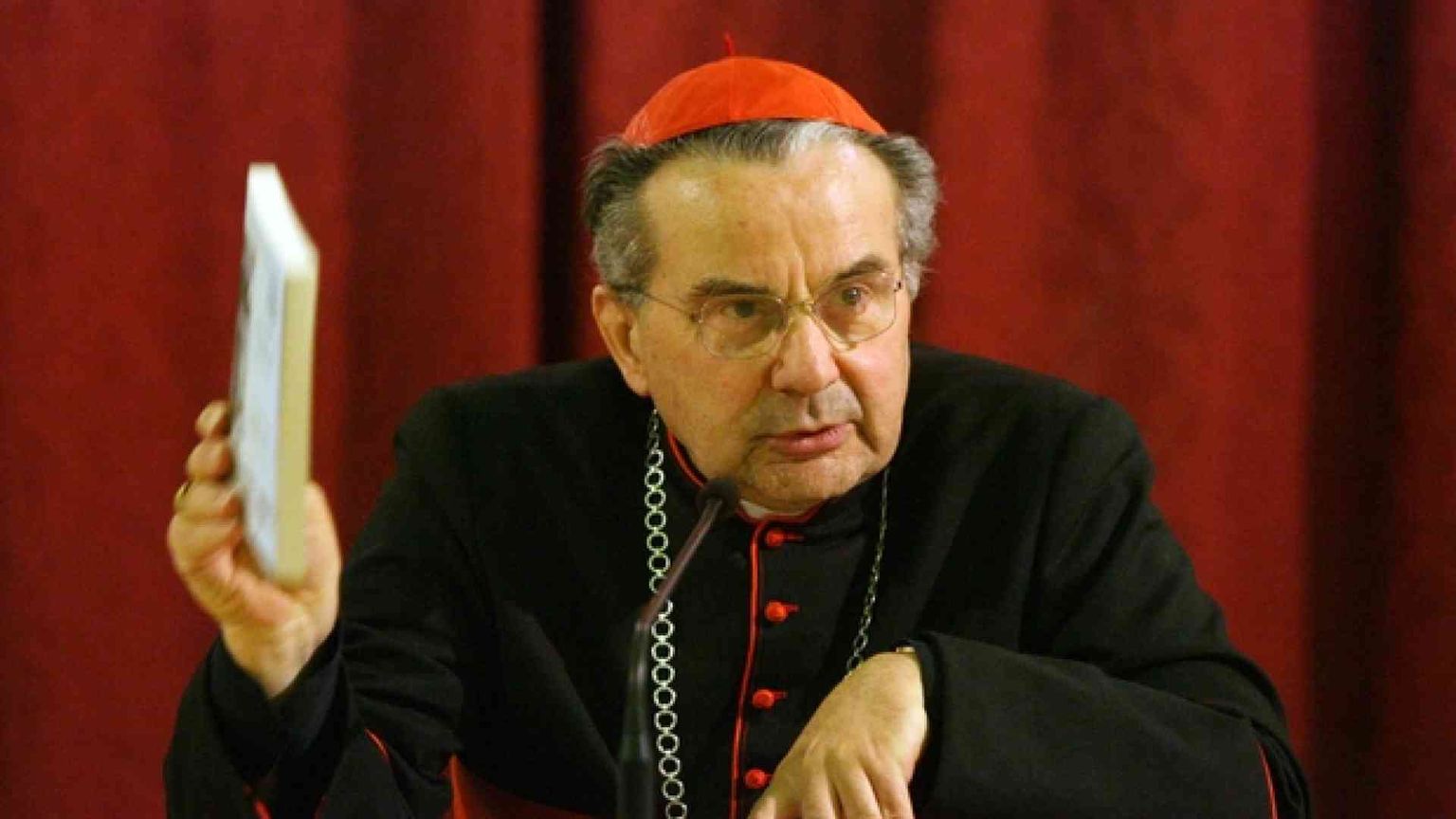 Sabato il funerale del cardinale Caffarra, una vita per la famiglia