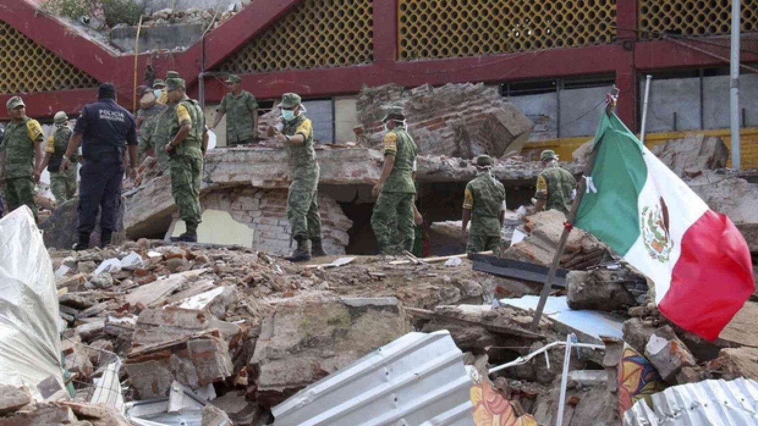 Tre giorni di lutto in Messico per il maxi-terremoto: 65 i morti