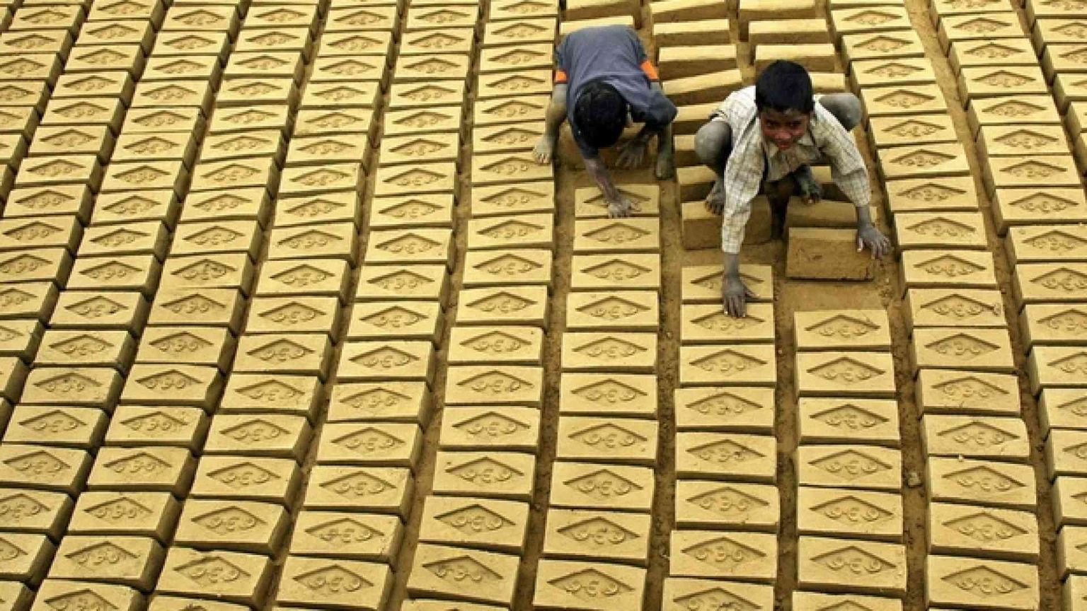 La lunga marcia contro l'analfabetismo per un lavoro più «degno»