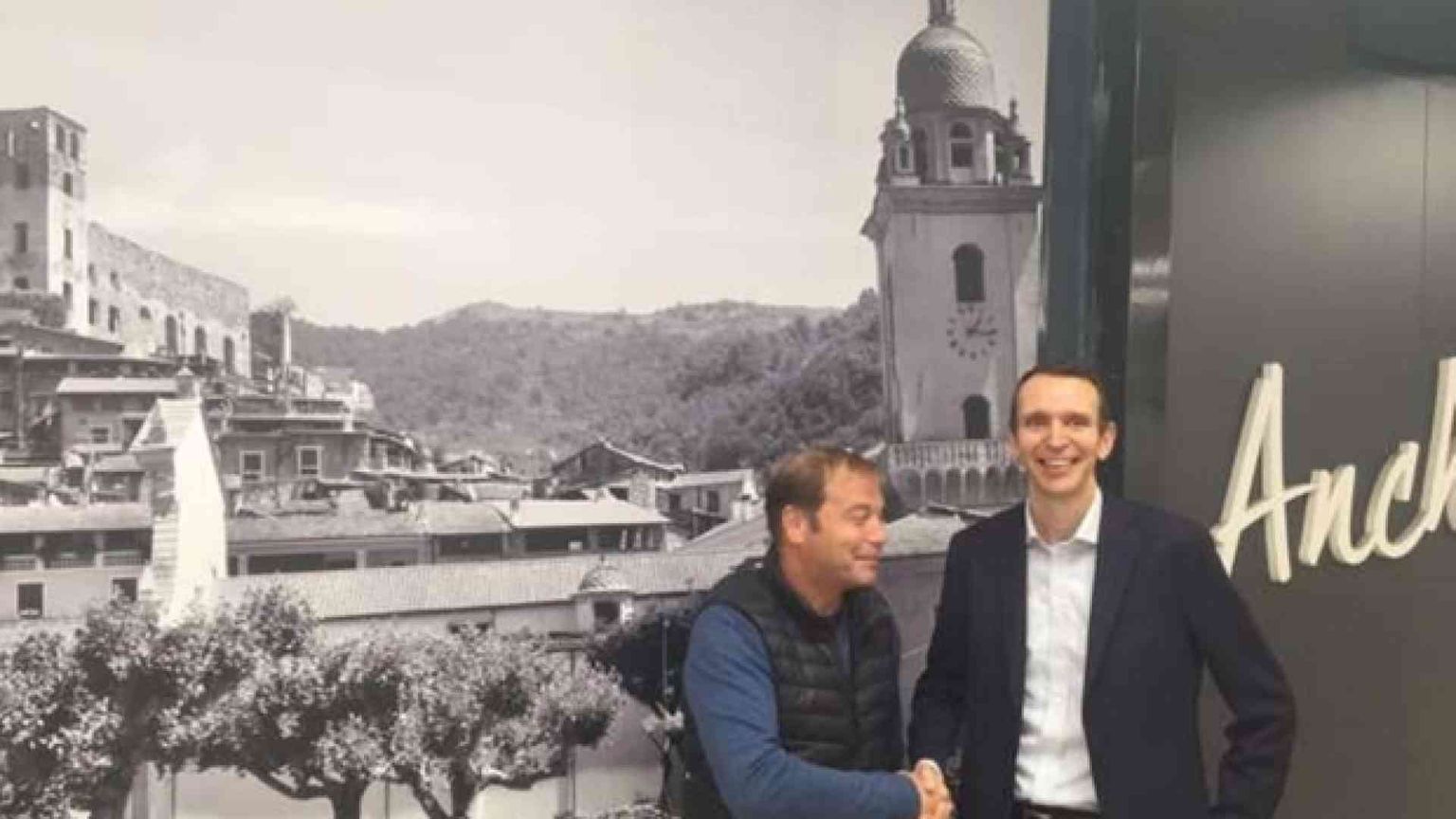 Lidl ci ripensa: tornano le croci nella foto del supermercato