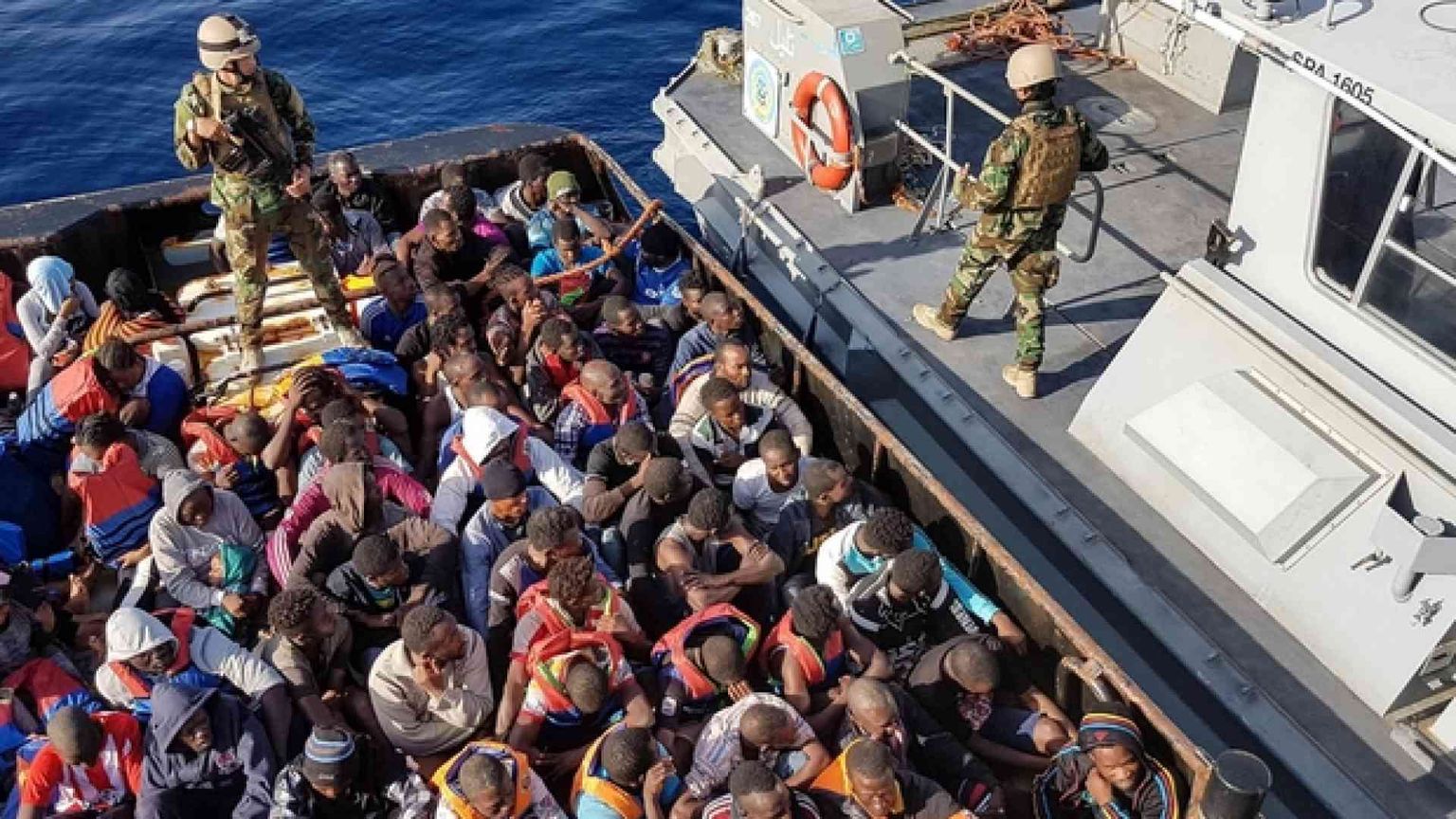 La Marina libica «invia» i migranti in Italia. Altri morti in mare