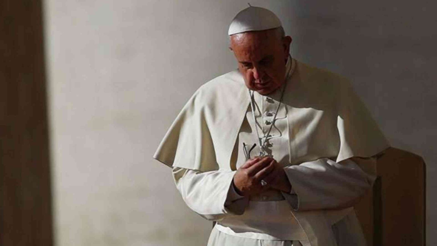 Francesco: pregare è lasciarsi meravigliare da Dio, non ripetere a pappagallo