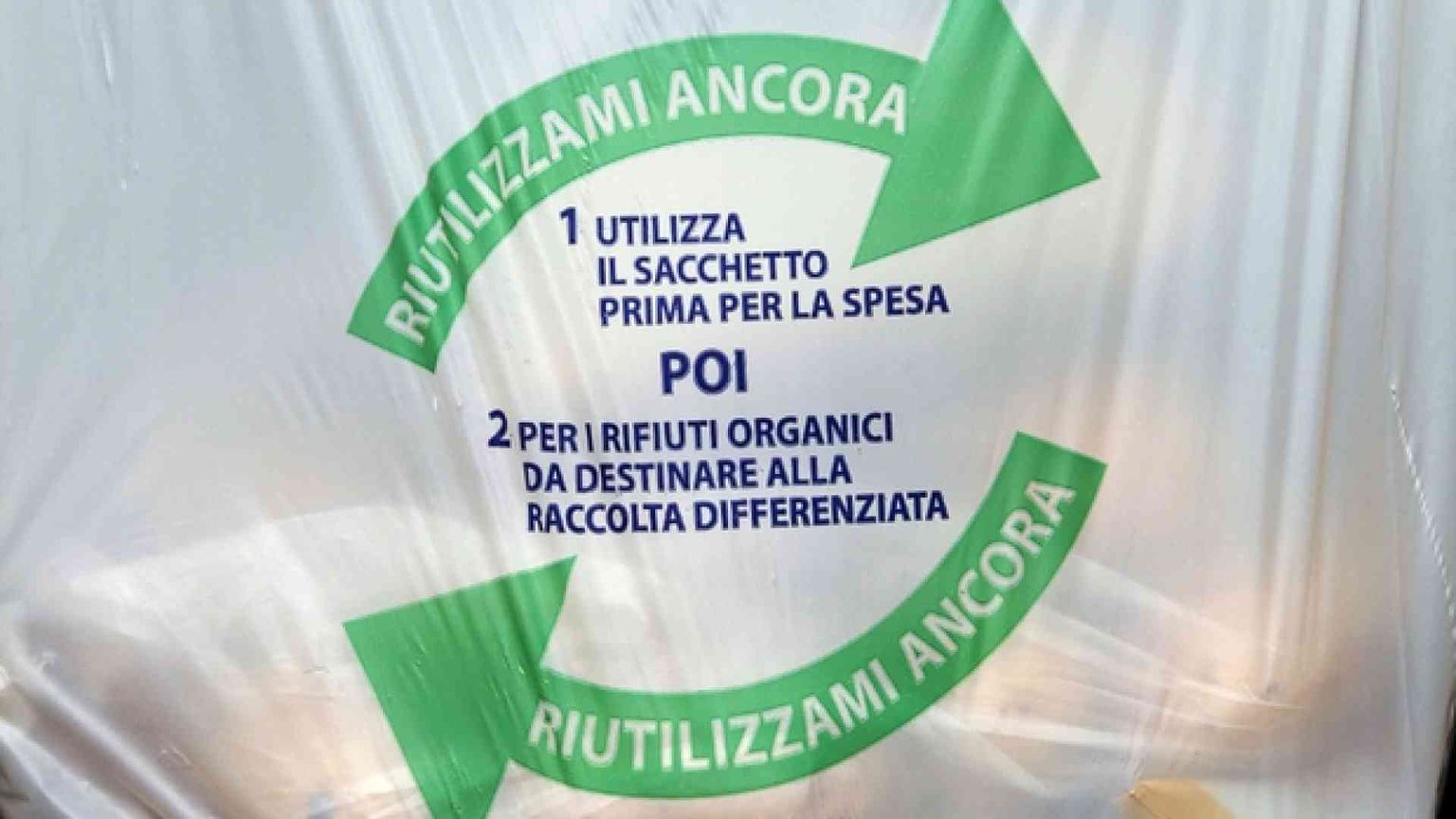 Dal 2018 vietati i sacchetti ultraleggeri dei supermercati