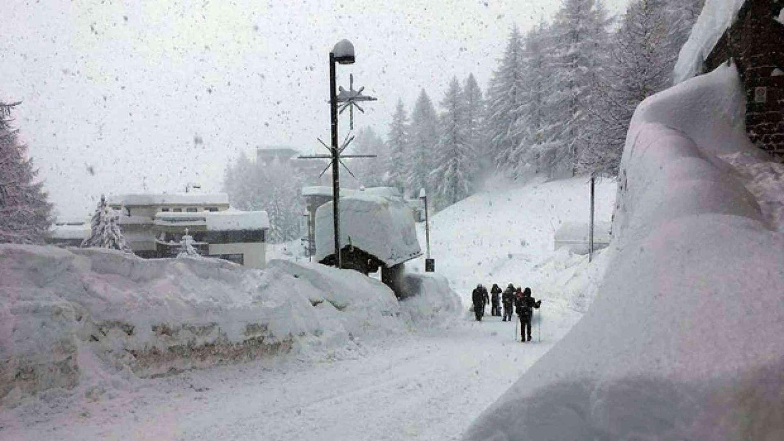 La lunga notte di Cervinia: in 10mila bloccati