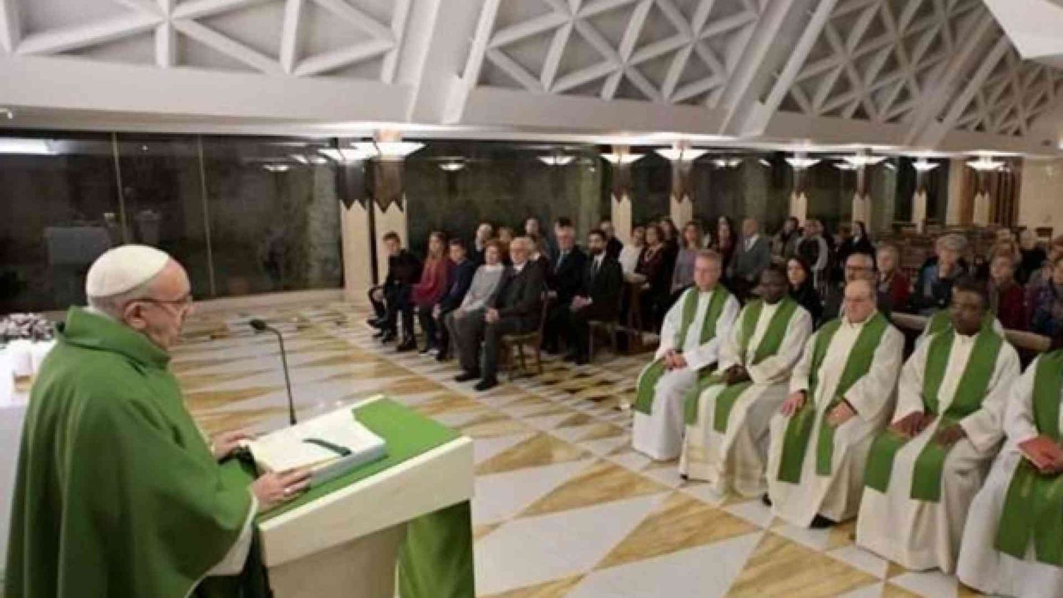 Papa: la preghiera cristiana è coraggiosa e nasce dalla fede