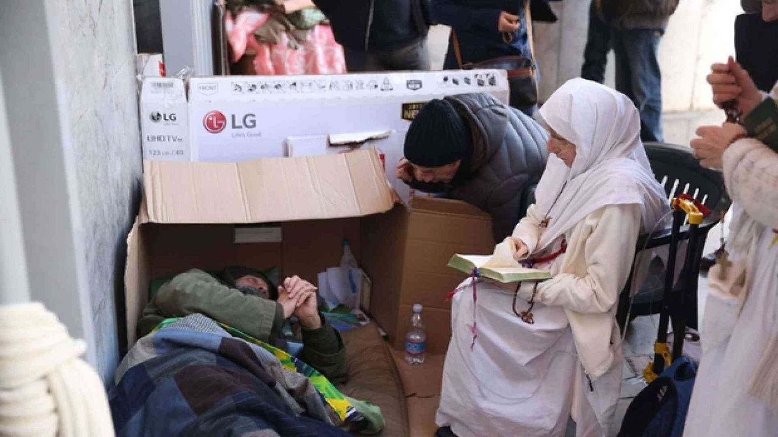 Biagio Conte interrompe il digiuno per i senza dimora