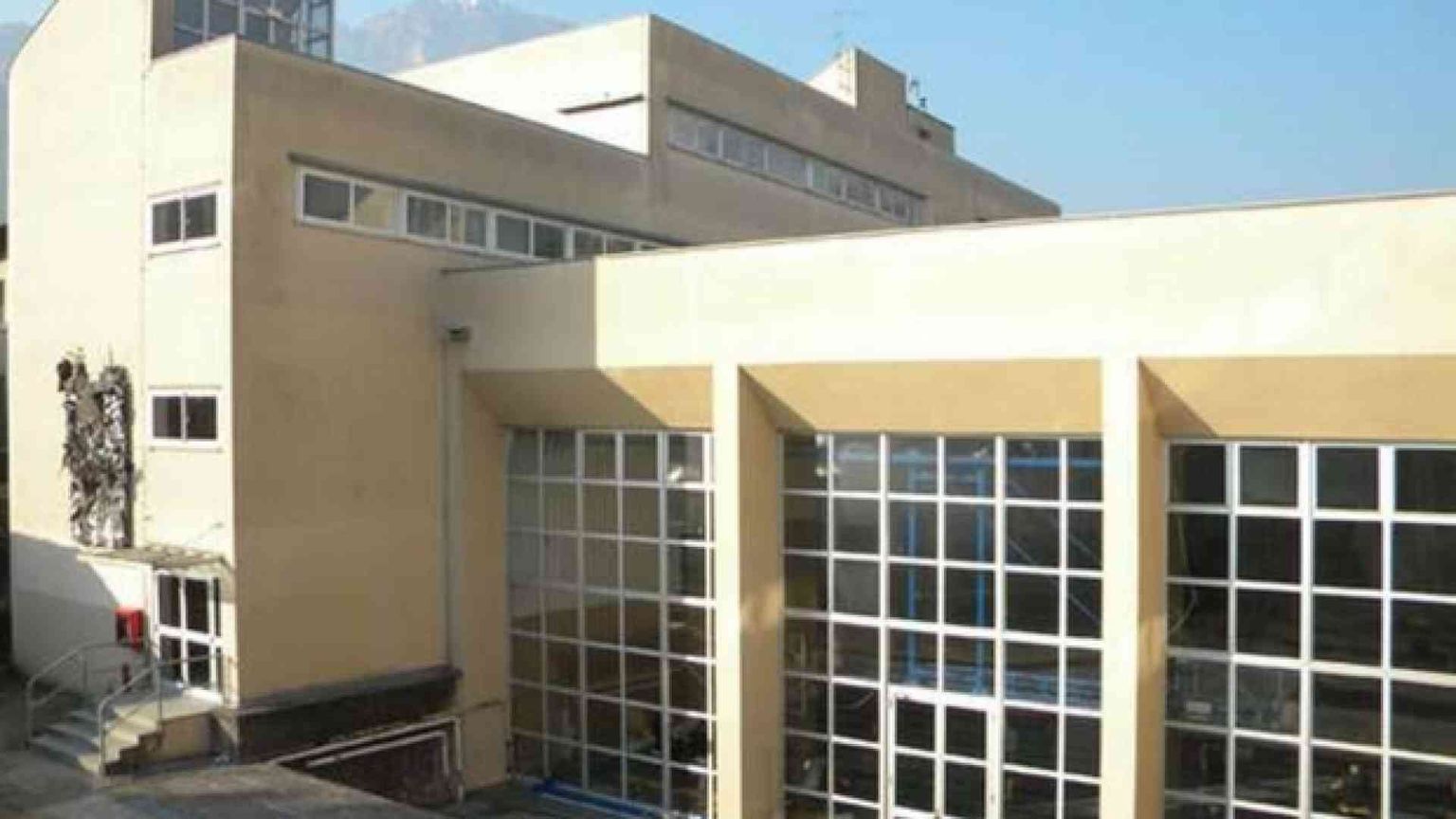 Studente bestemmia e lo insulta, prof non reagisce