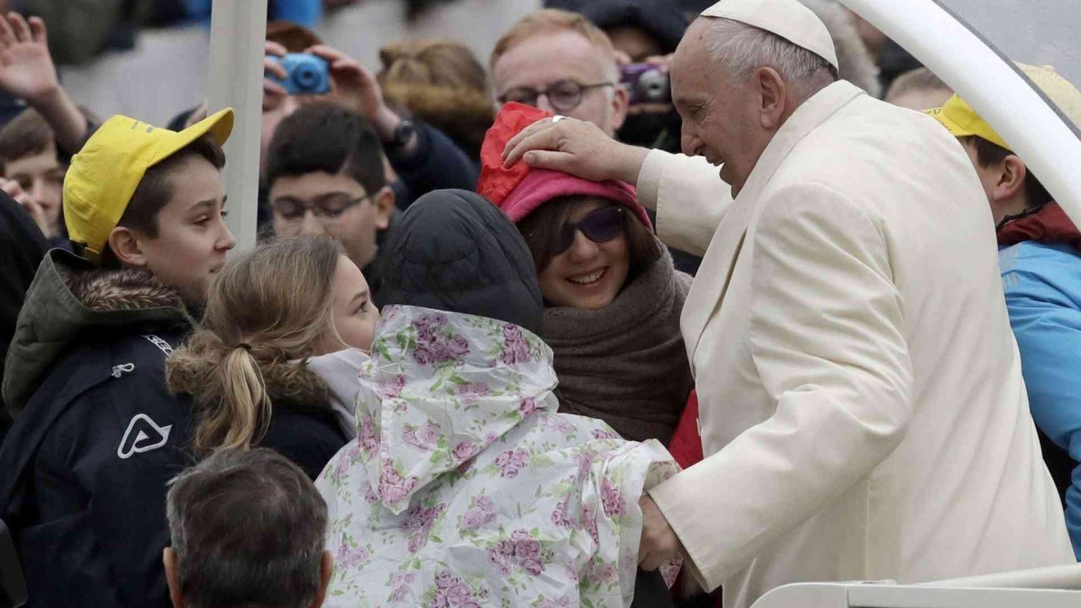Il Papa: dopo l'omelia serve un tempo di silenzio