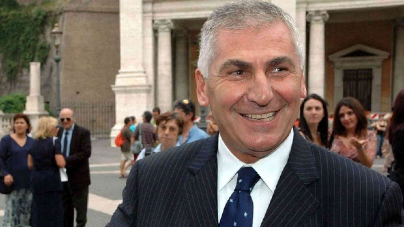 Morto il produttore Bibi Ballandi, il “re” della tv che rilanciò Fiorello