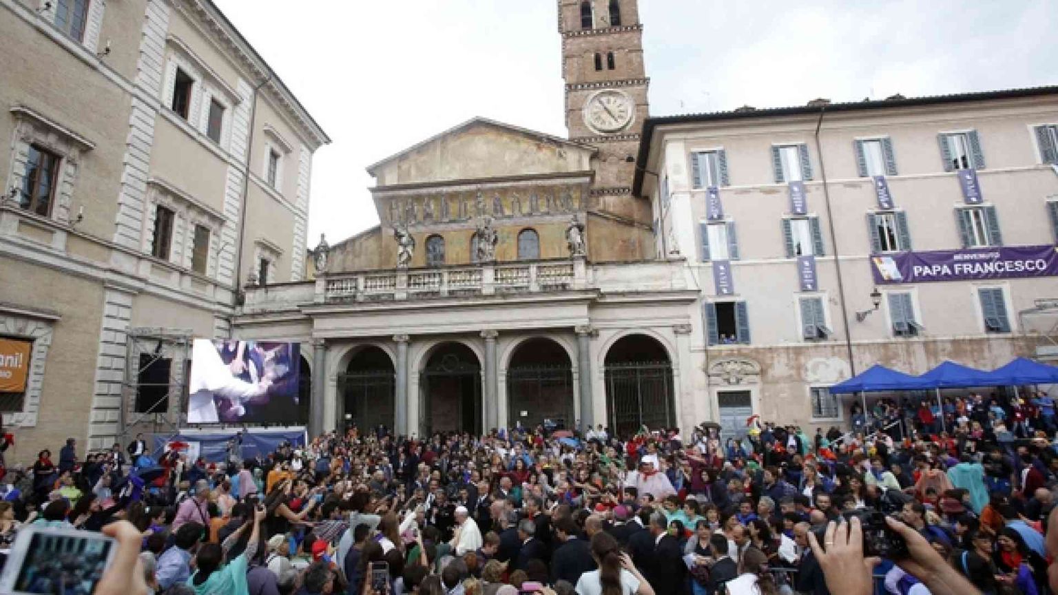 Francesco incontra Sant’Egidio: preghiera, poveri, pace