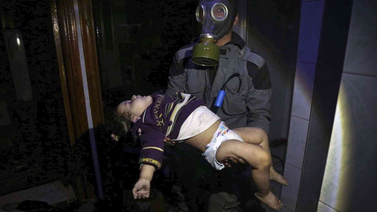 Strage con il gas, Trump: i responsabili pagheranno. Raid di Israele