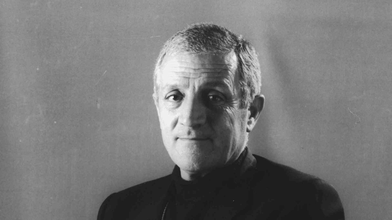 Don Tonino Bello, il pastore scomodo che marciò contro la guerra