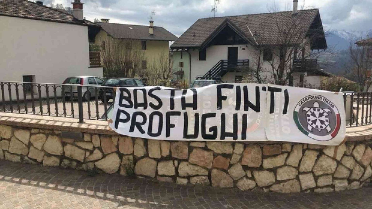 Nonostante le intimidazioni, «non mi arrendo: ospiterò i migranti»