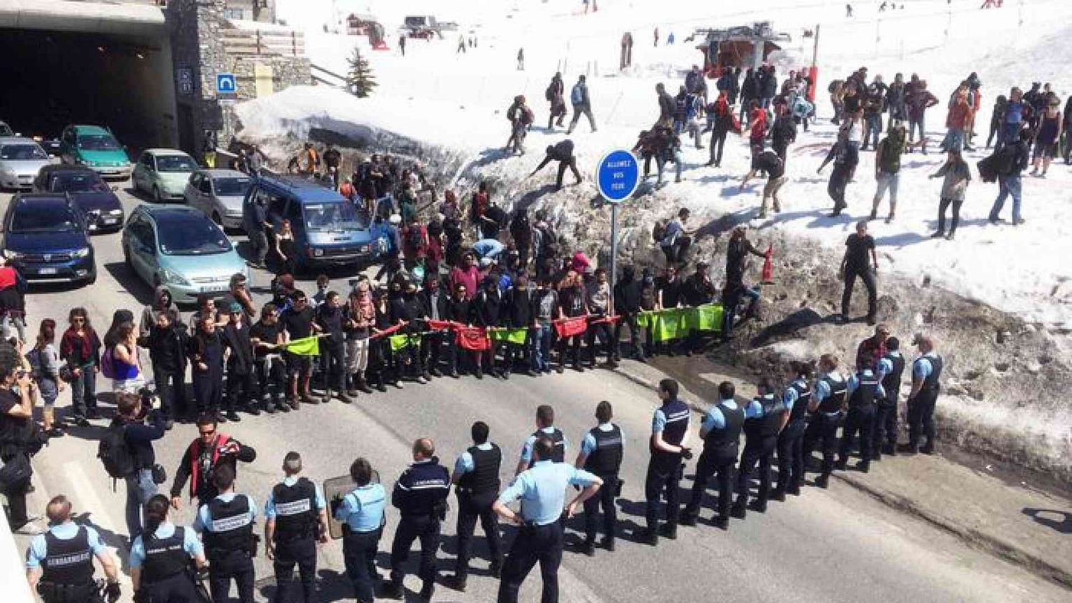 Arrestati in Francia anarchica italiana e due antagonisti svizzeri