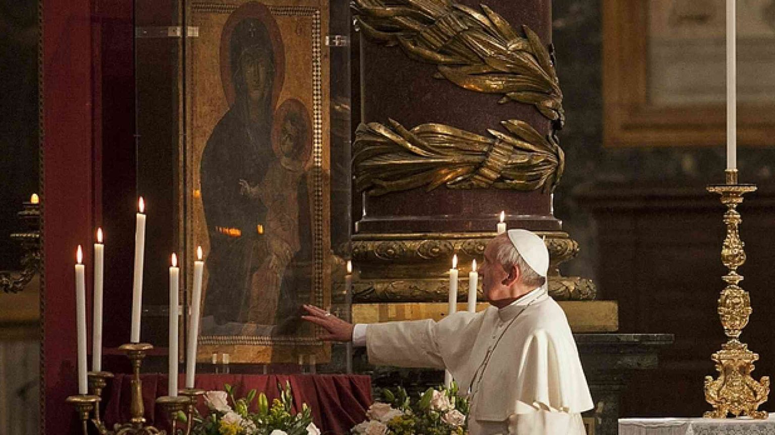 Il Papa: senza Maria siamo orfani