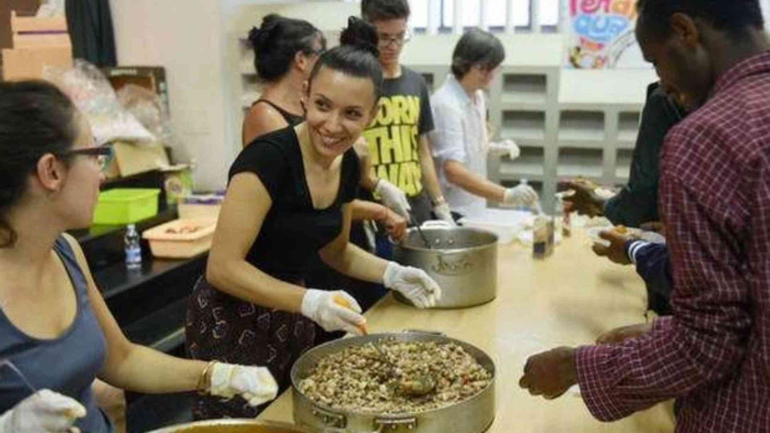 Giovani volontari. Cultura del dono contro la liquidità