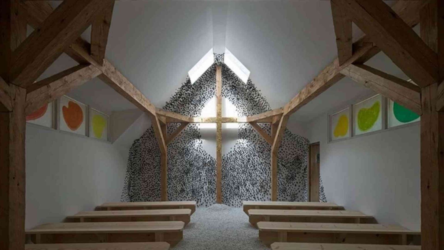 Il sacro nel parco: le dieci cappelle del padiglione Vaticano