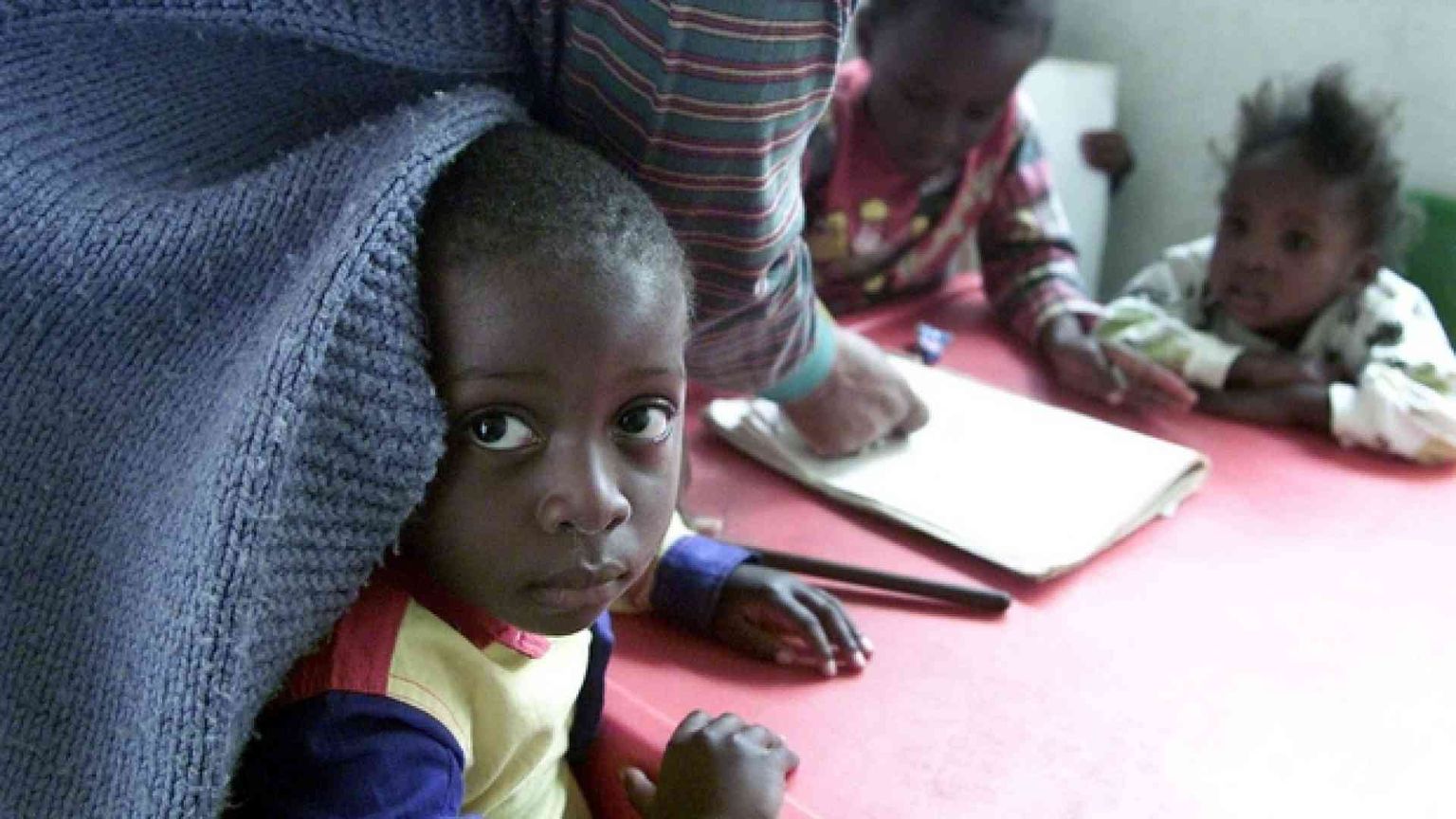 Il mondo chiude. L’Italia ha ancora un cuore