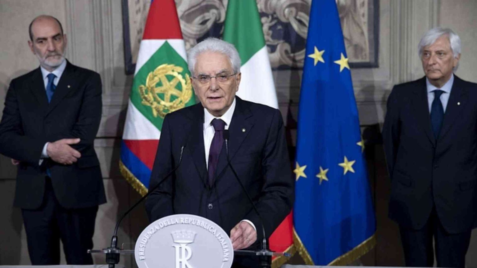 «No» del Colle a giochi anti-euro, Conte rinuncia. Di Maio: impeachment