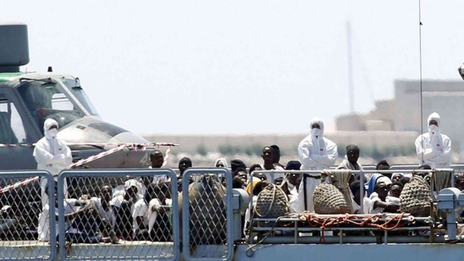 Finisce l'odissea della nave Aquarius, la Spagna accoglie i migranti