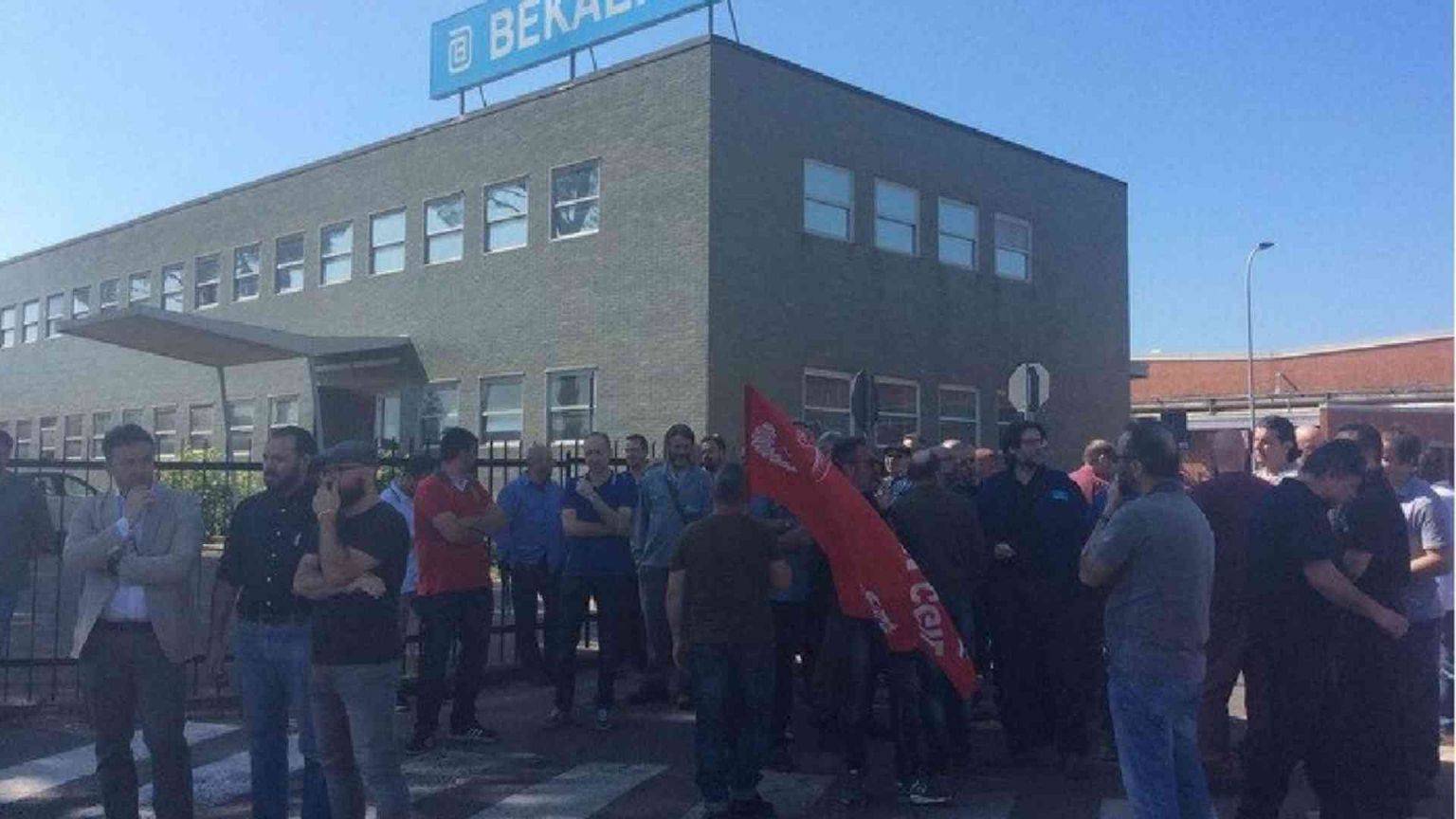 Bekaert chiude la fabbrica toscana. I dipendenti la occupano